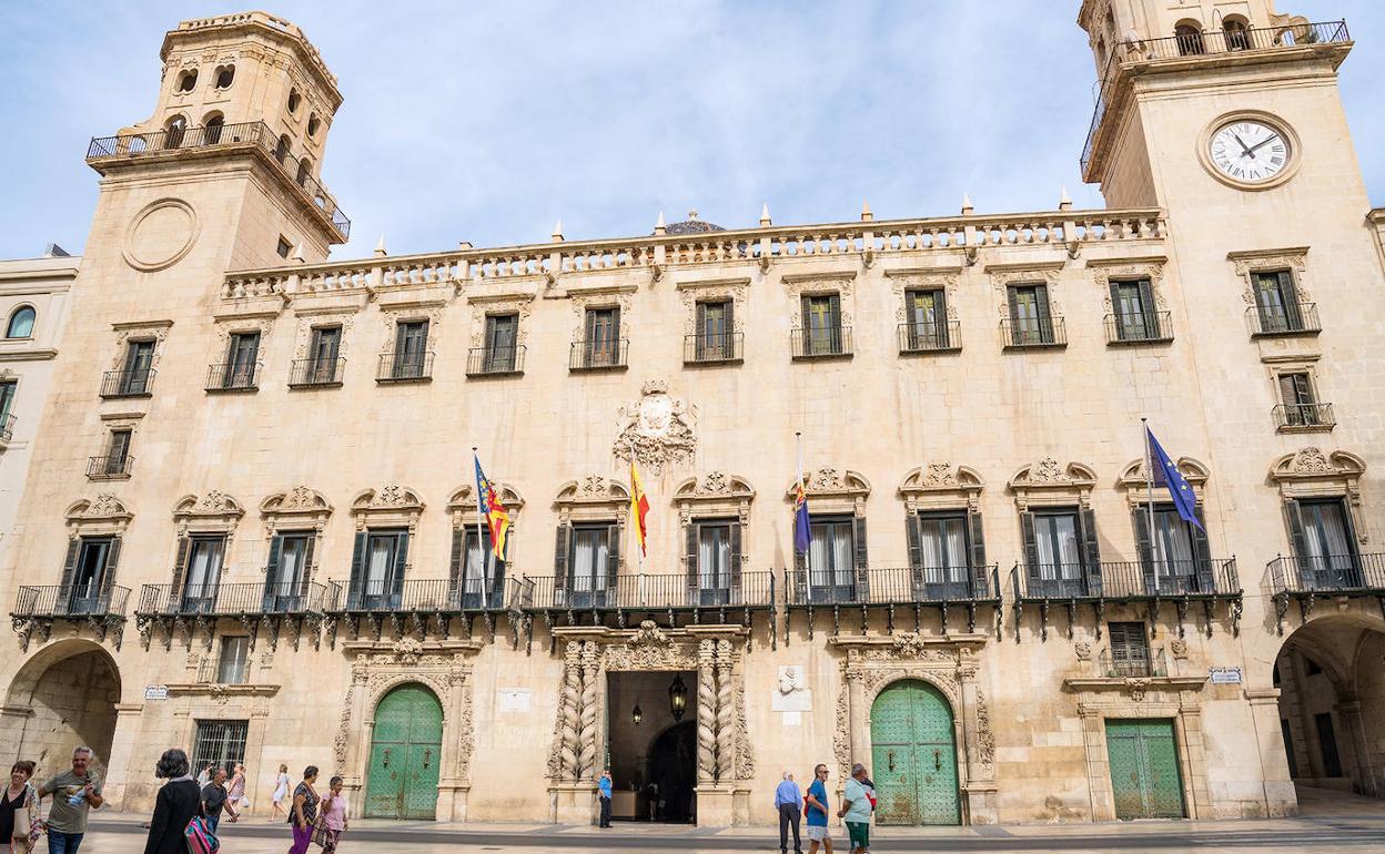 El Ayuntamiento de Alicante en una imagen de archivo. 