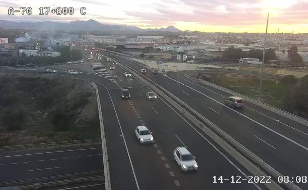 Coches circulando por la A-70