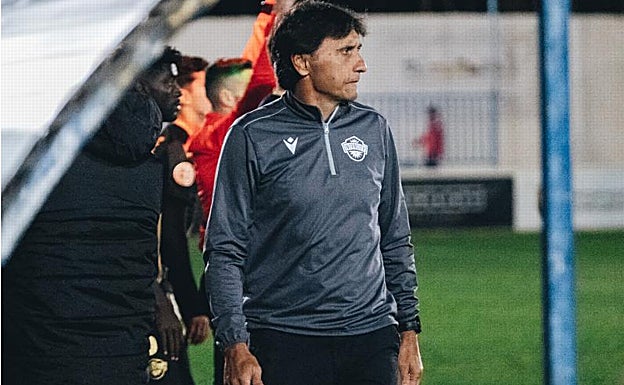 Gustavo Siviero dirige un partido del Intercity 