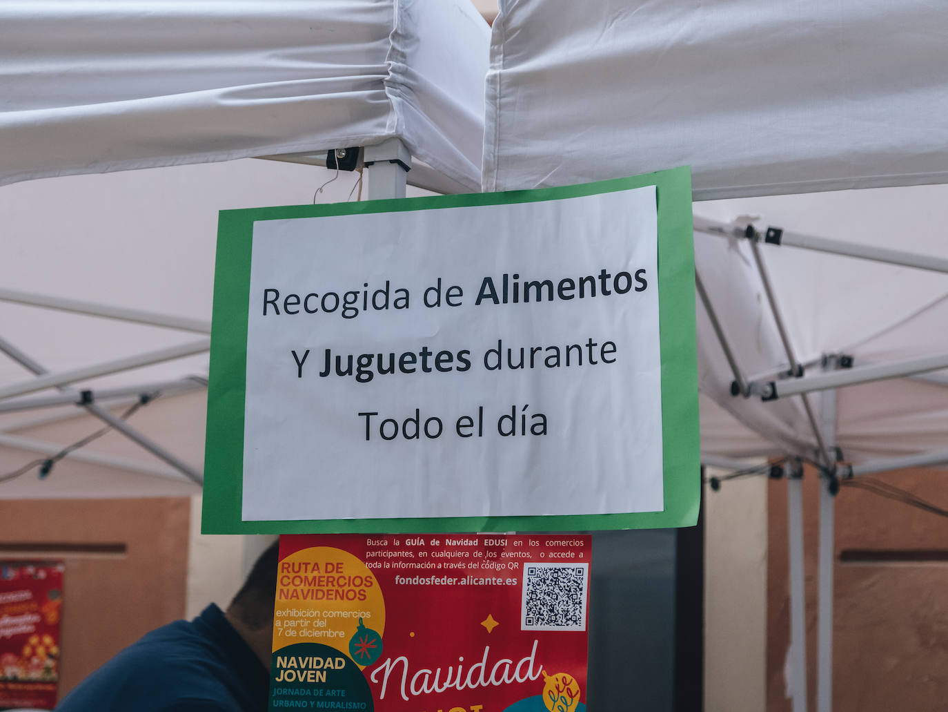 Fotos: Solidaridad y espíritu navideño en la &#039;Calle de las Setas&#039;
