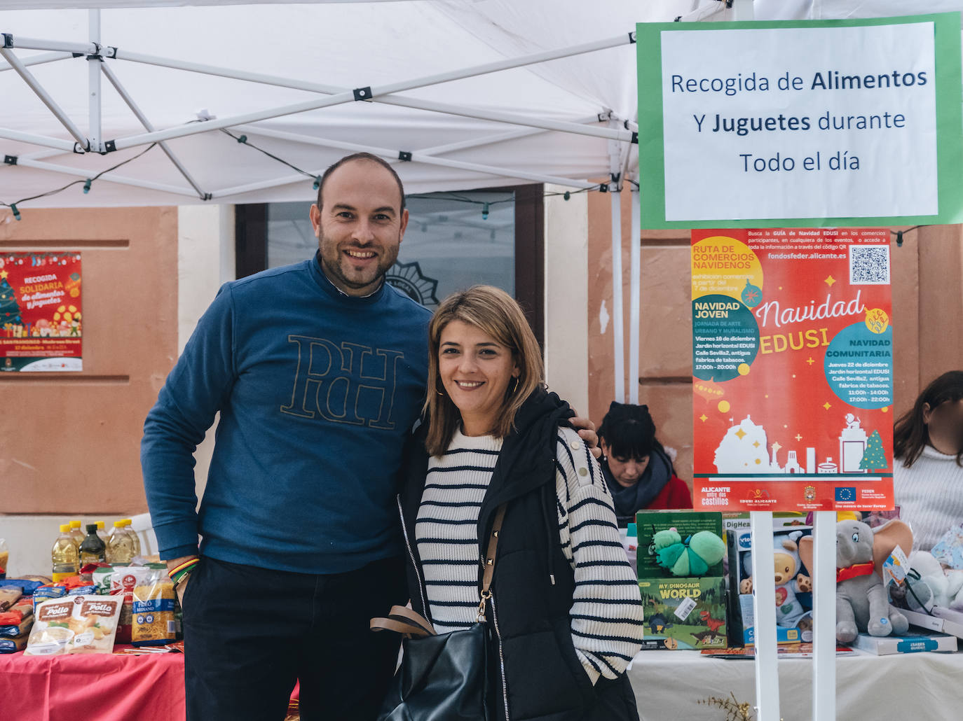 Fotos: Solidaridad y espíritu navideño en la &#039;Calle de las Setas&#039;