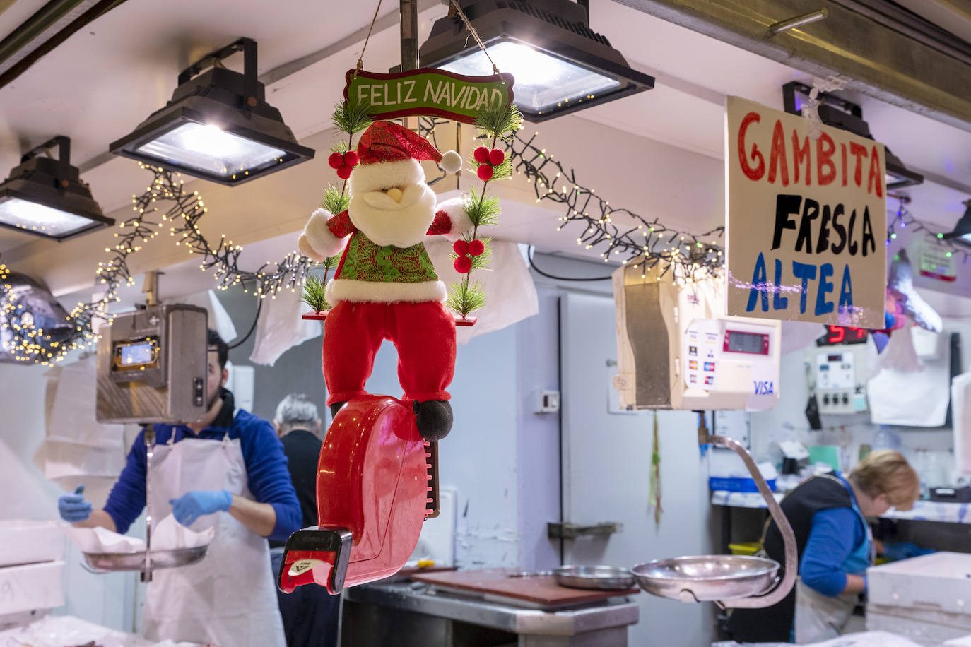 Fotos: El Mercado Central de Alicante se viste de Navidad