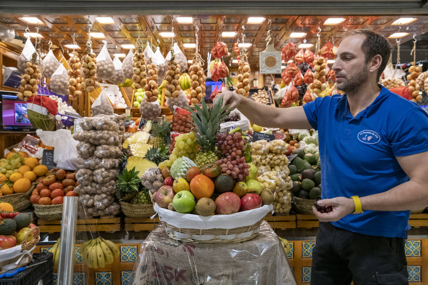 Fotos: El Mercado Central de Alicante se viste de Navidad