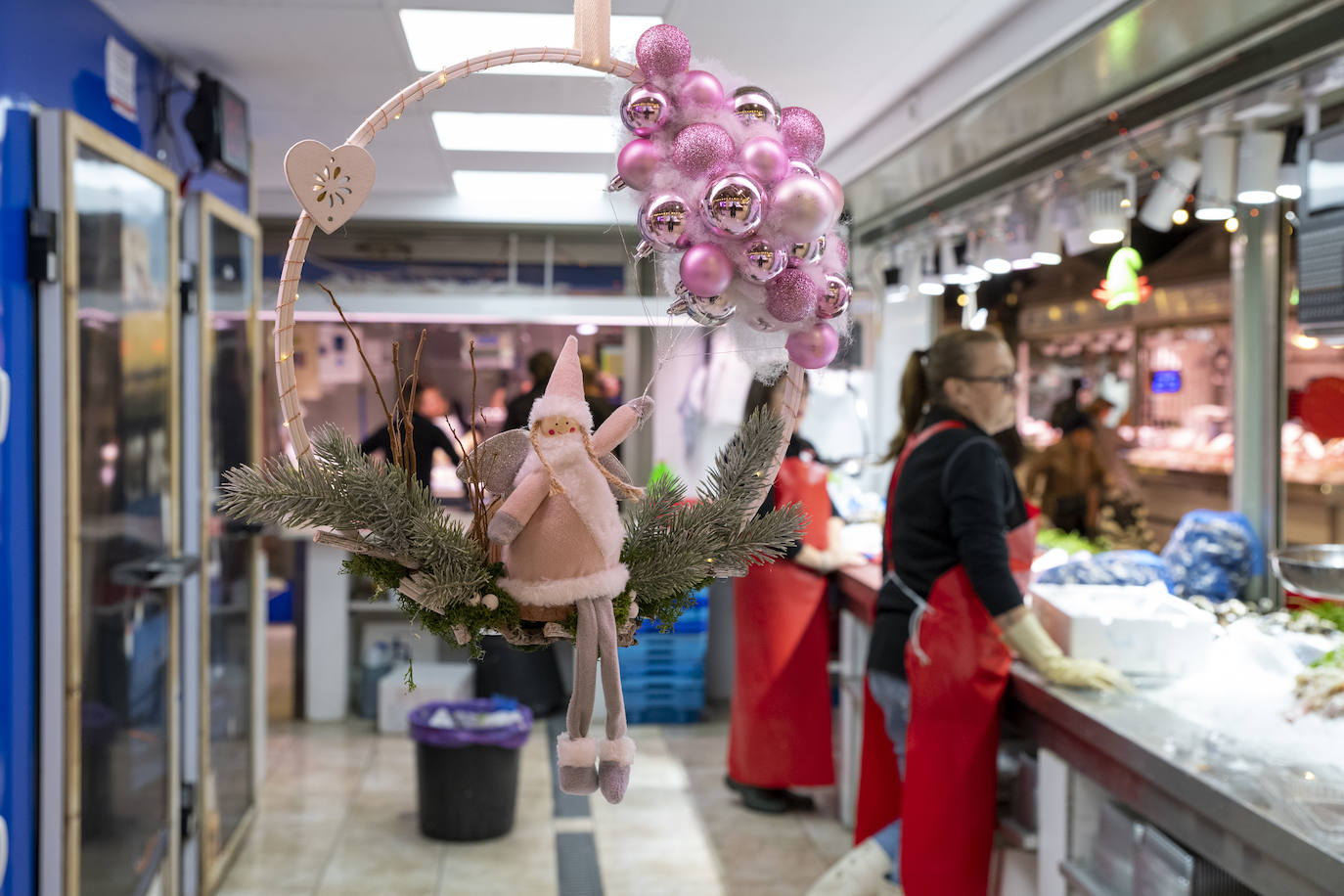 Fotos: El Mercado Central de Alicante se viste de Navidad