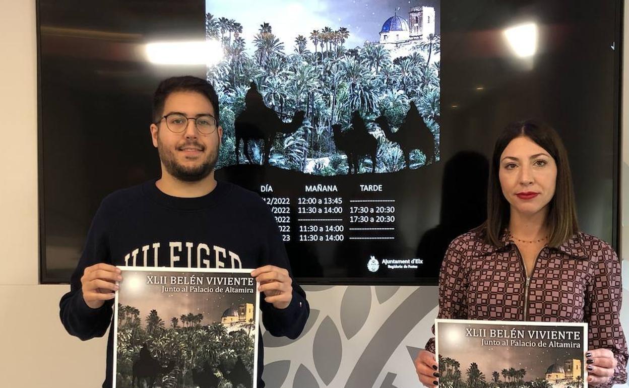 La edil de Fiestas, Mariola Galiana, y el presidente de la entidad histórico-cultural, Pau Sempere.