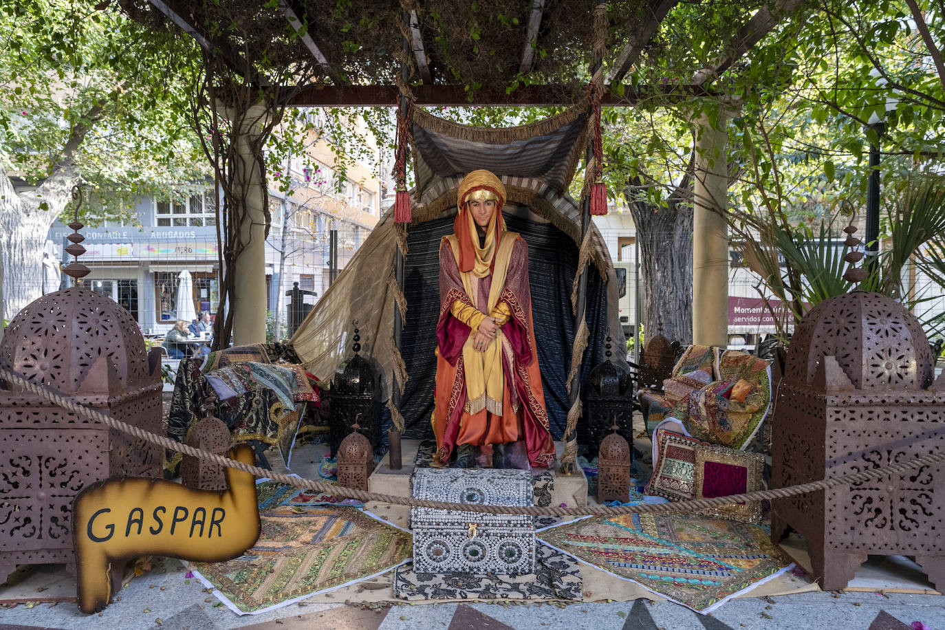 Fotos: Un paseo por el Campamento de los Carteros Reales, los ayudantes de los Reyes Magos, en Alicante