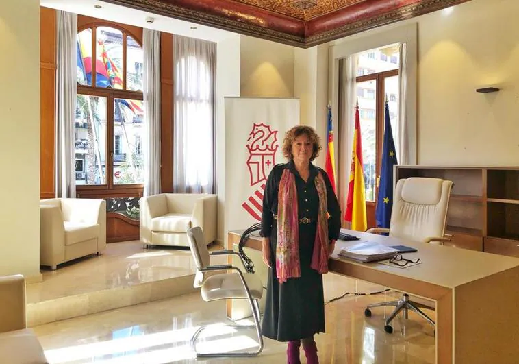 La consellera de Innovación luce palacete señorial en el centro de Alicante