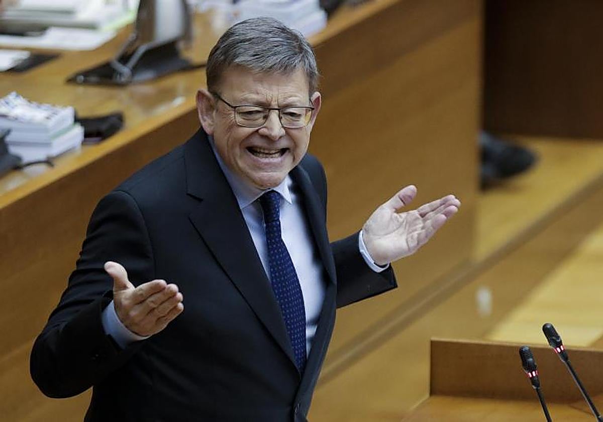 Ximo Puig, desde el atril de Les Corts.