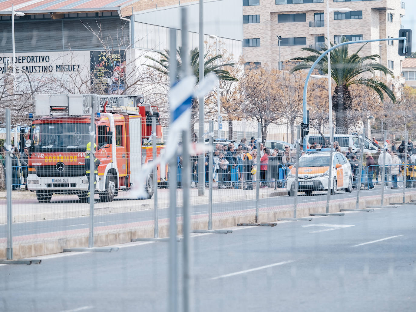La tercera mascletà de las Hogueras viste Alicante de color y ruido