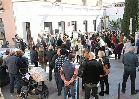 Imagen secundaria 1 - Varios momentos del acto de homenaje a 'Doña Ramona'.