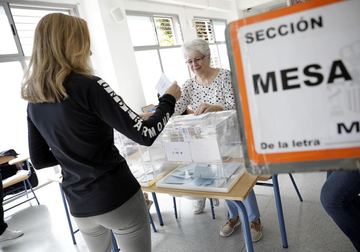 Una de las votaciones en un colegio electoral.