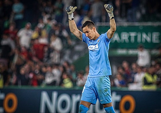 Edgar Badía celebra una victoria del Elche