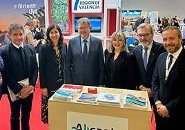 El presidente de la Generalitat, Ximo Puig, y la vicealcaldesa de Alicante, Mari Carmen Sánchez, con representantes del Gobierno central, en la ITB de Berlín.