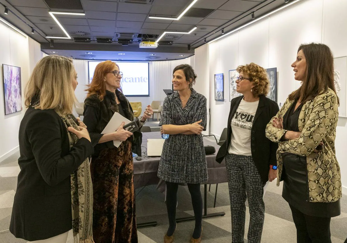 Evento organizado en Alicante con mujeres que ostentan puestos de mando en el ámbito de la ciencia