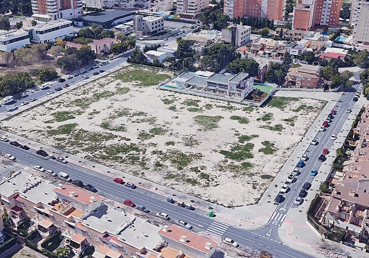 Parcela cedida por el Ayuntamiento de Alicante a la Generalitat para la construcción del CEIP La Almadraba.