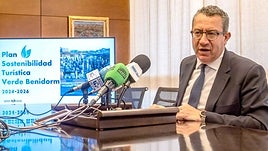El alcalde de Benidorm, Toni Pérez, durante la presentación del documento