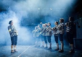 Espectáculo 'Ladies Football Club' en el Teatro Principal de Alicante.