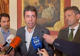 Carlos Mazón, entre el alcalde de Torrevieja, Eduardo Dolón, y el portavoz de Sanidad, José Juan Zaplana.