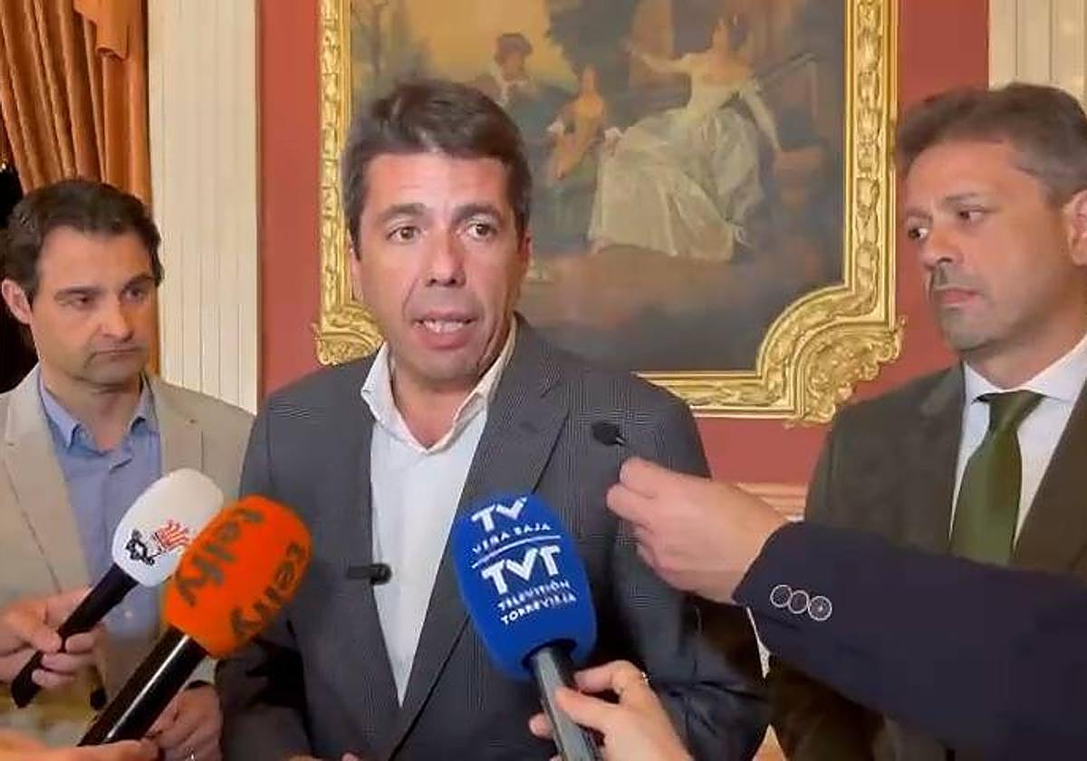 Carlos Mazón, entre el alcalde de Torrevieja, Eduardo Dolón, y el portavoz de Sanidad, José Juan Zaplana.