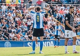 Harper lamenta una ocasión fallada ante la Peña Deportiva en la primera vuelta