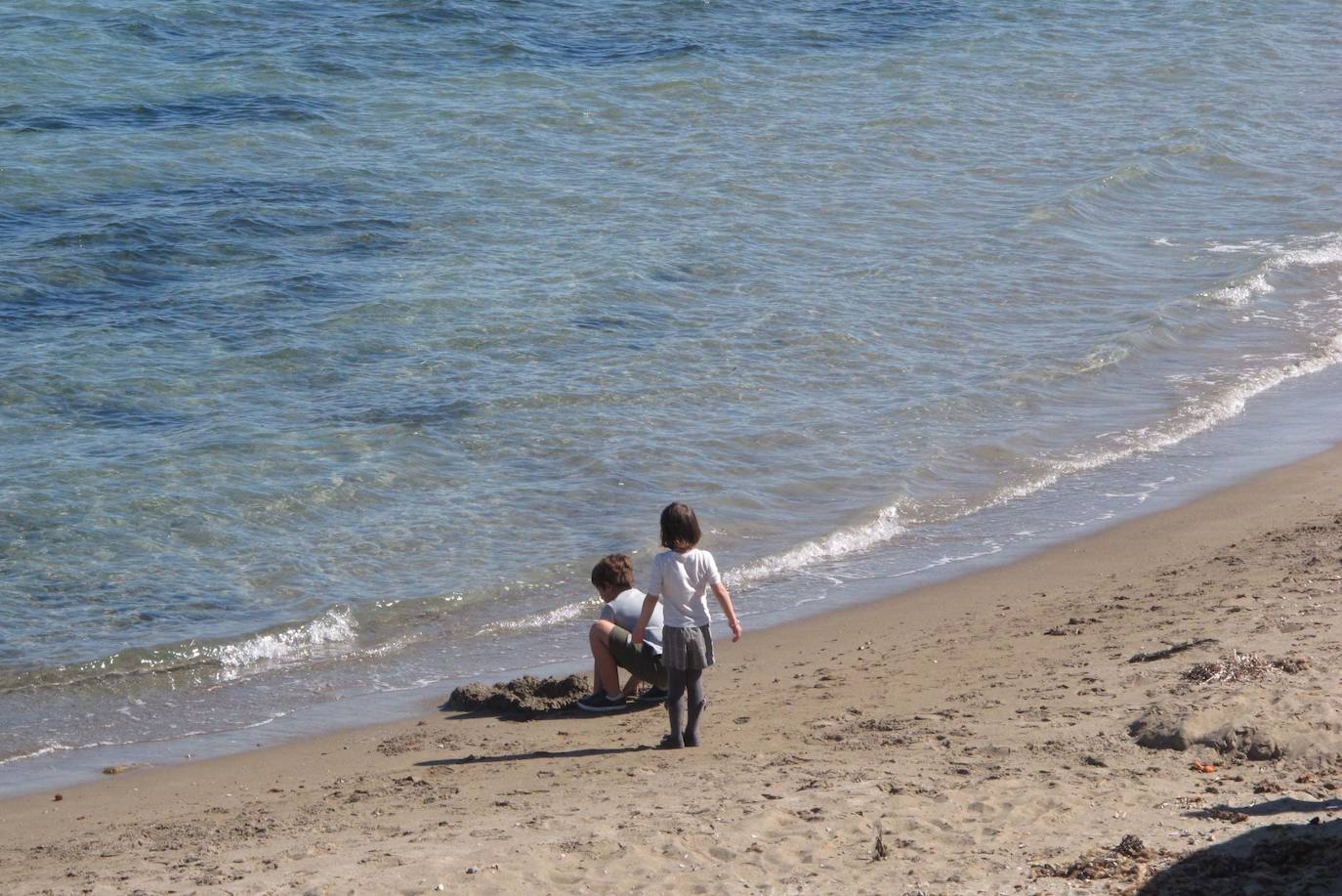 Las playas de Dénia se llenan en una jornada veraniega