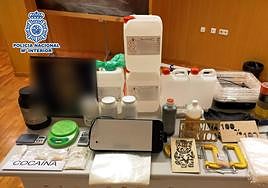 Las sustancias estupefacientes y el material intervenido.