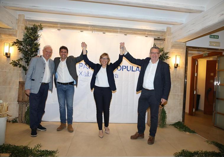 La alcaldable popular para Xàbia, Rosa Cardona, junto al eurodiputado popular, José Manuel García Margallo; al presidente del PPCV y candidato a la Generalitat, Carlos Mazón, y al alcade de Benidorm, Toni Pérez.