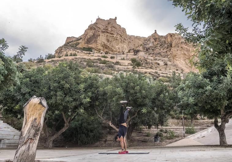La Serra Grossa, el Benacantil y el Centro tradicional: tres senderos guiados gratuitos por Alicante en primavera