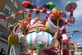 Uno de los monumentos falleros de Dénia