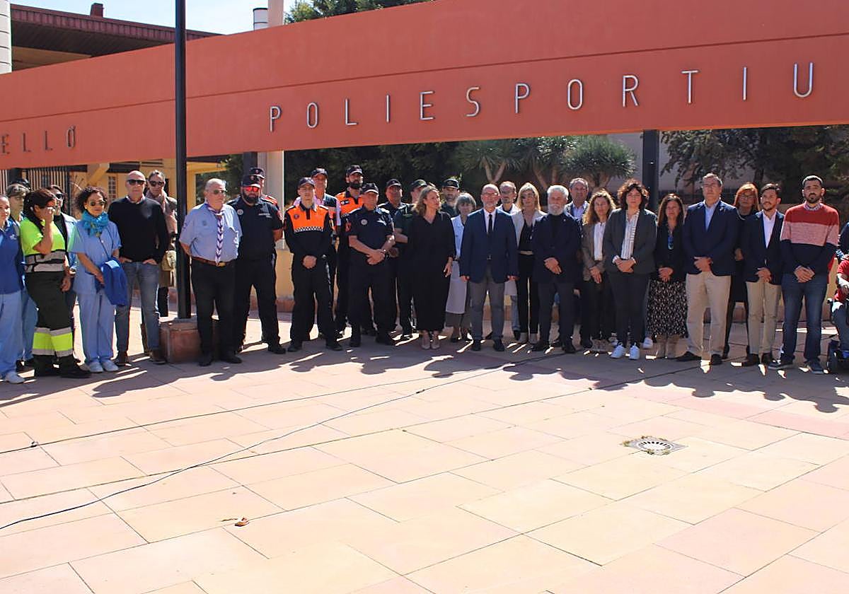 La Corporación, con algunos de los homenajeados.