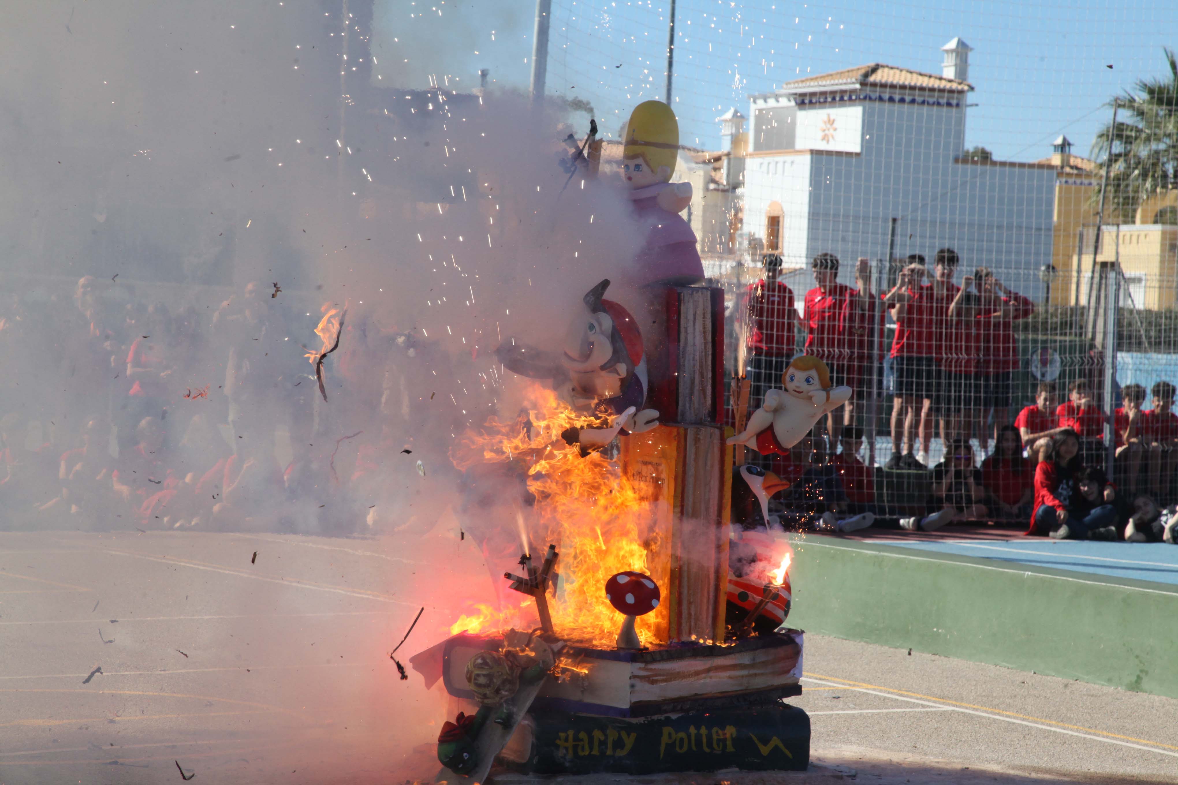 Las Fallas llegan al colegio Paidos de Dénia