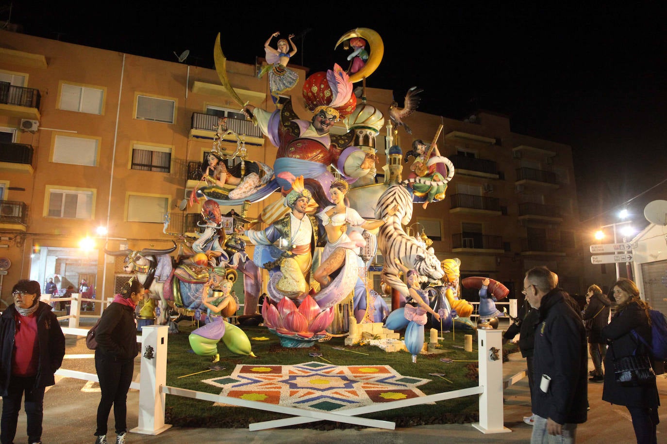 Las fallas de Dénia ya están plantadas y la fiesta servida