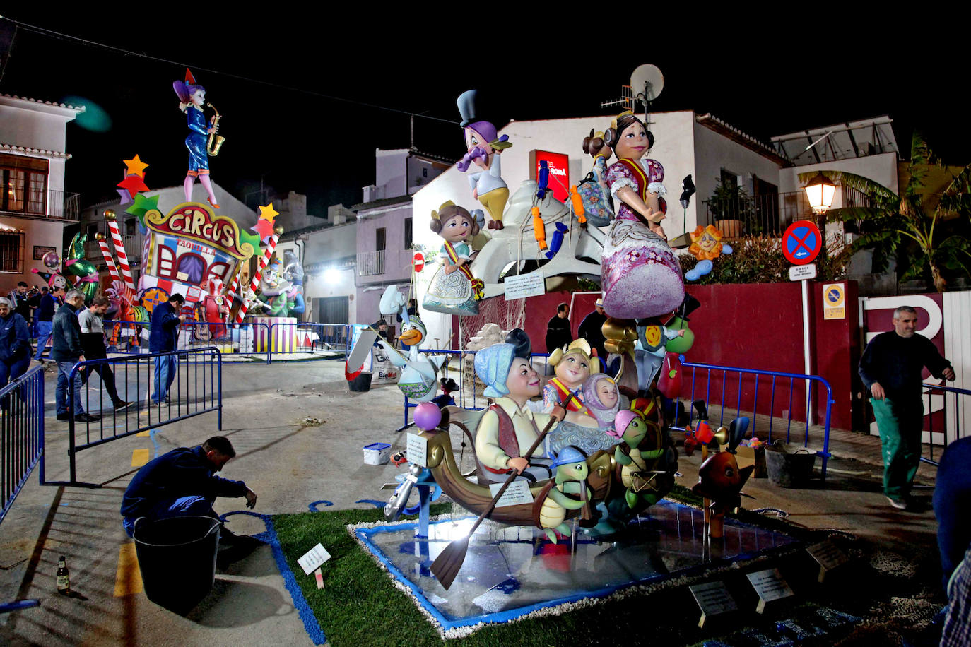 Las fallas de Dénia ya están plantadas y la fiesta servida