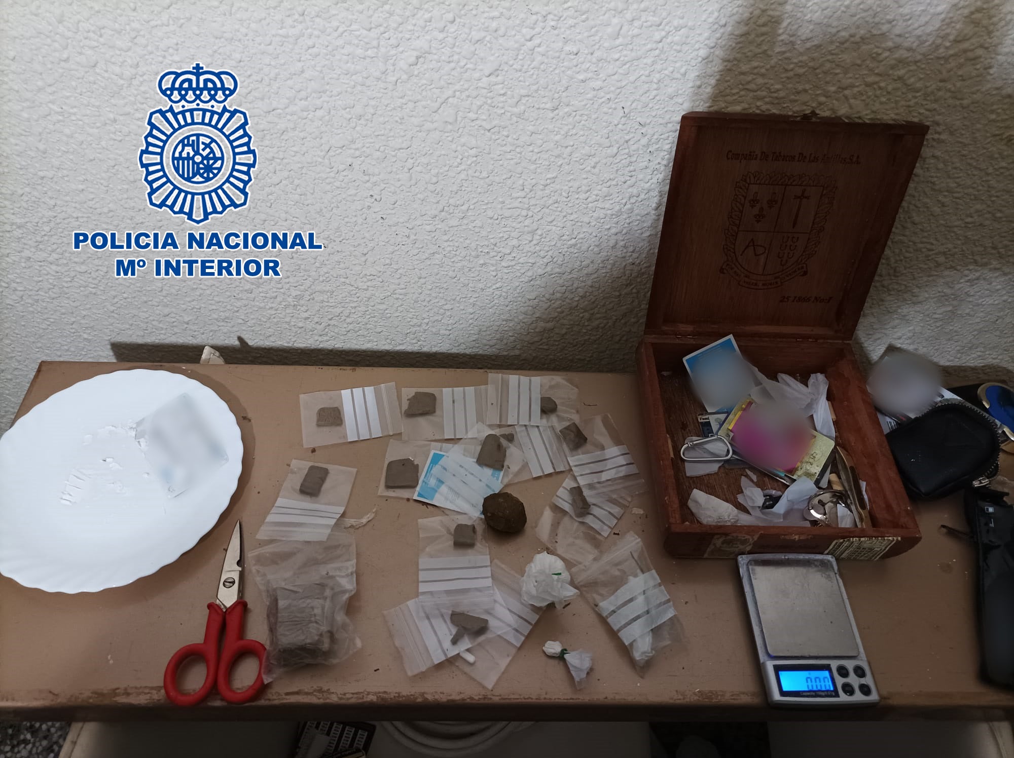 Material incautado por la policía.