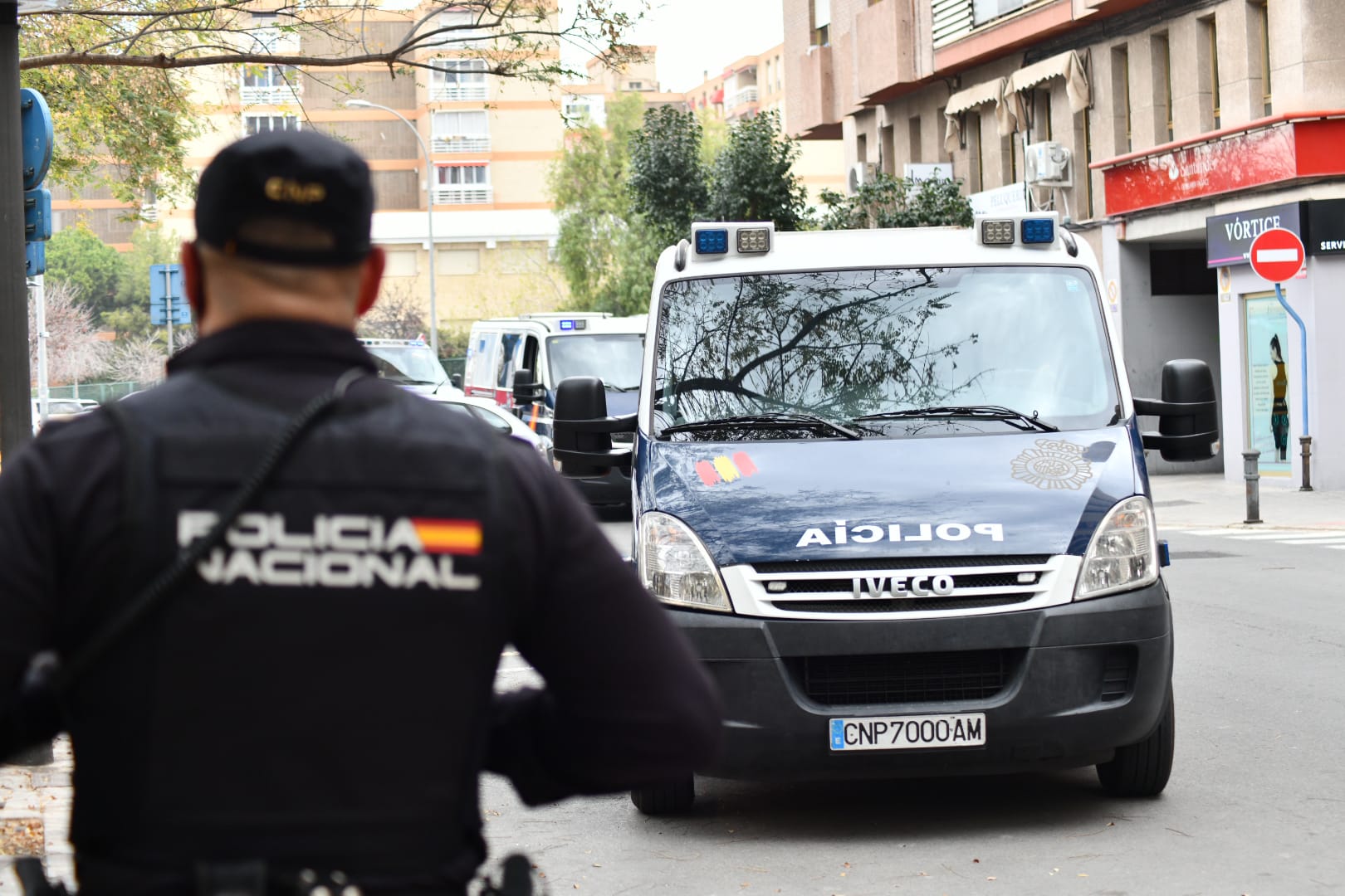 Imagen secundaria 1 - Dispositivo policial a la llegada de Amargo al Palacio de Justicia de Alicante.
