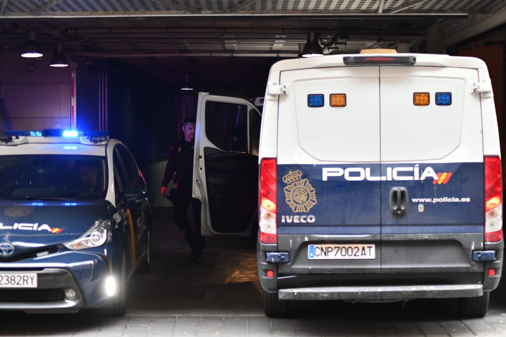 Imagen secundaria 2 - Dispositivo policial a la llegada de Amargo al Palacio de Justicia de Alicante.
