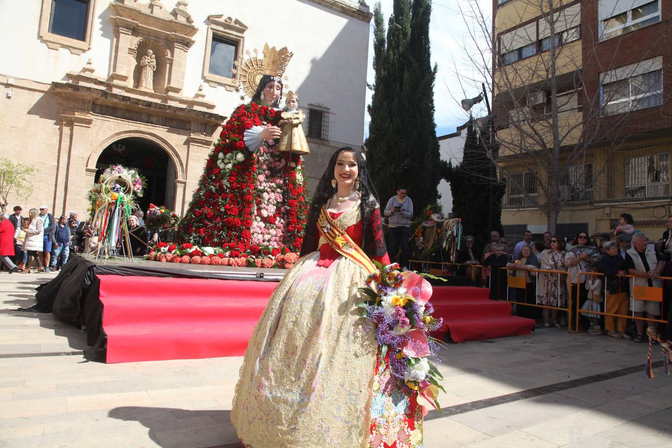 Dénia viste a la Virgen