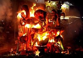 Cremà de la falla infantil El Saladar, ganadora de la sección primera de la Fallas de Dénia.