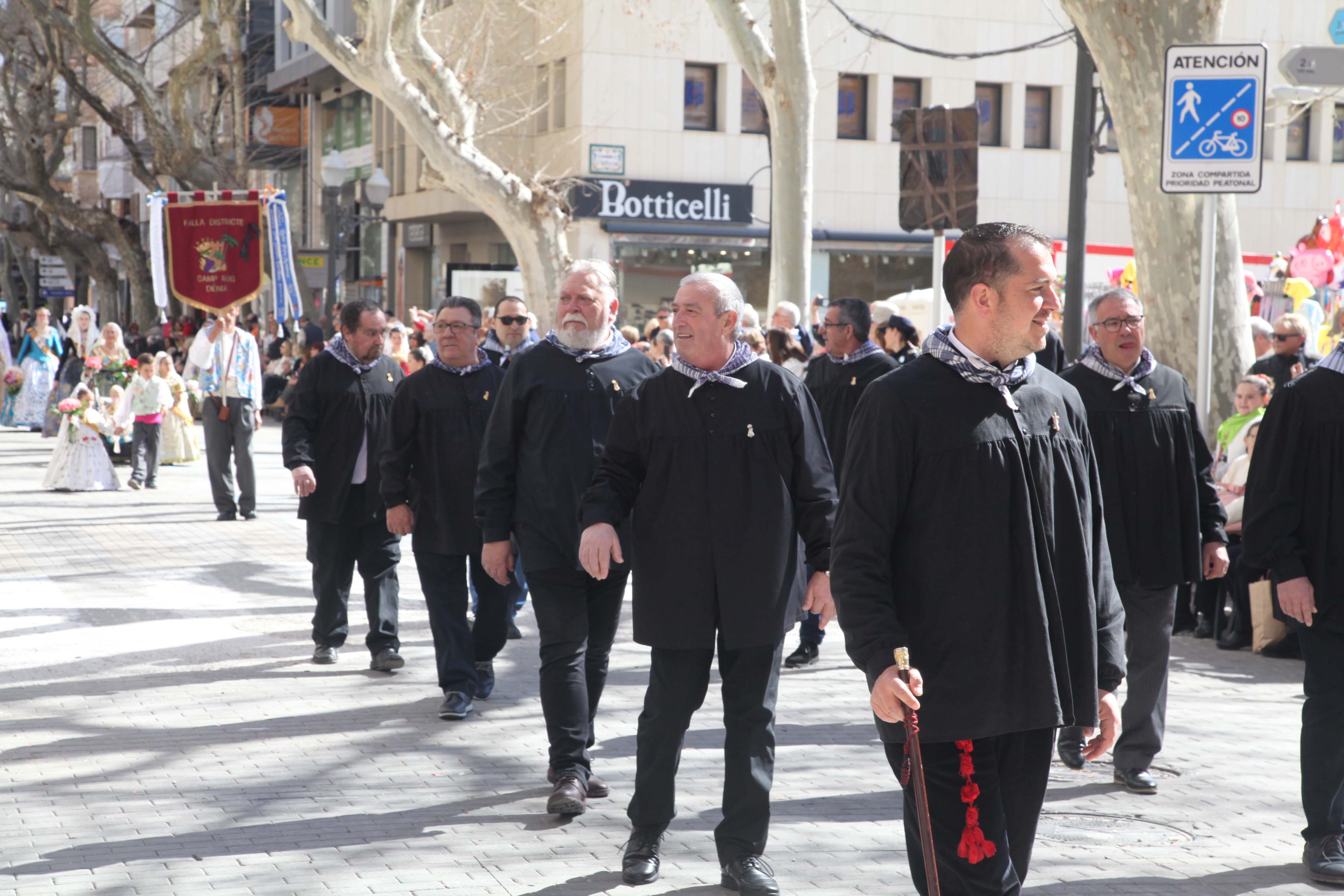 Las Fallas de Dénia se rinden ante la Mare de Déu dels Desamparats