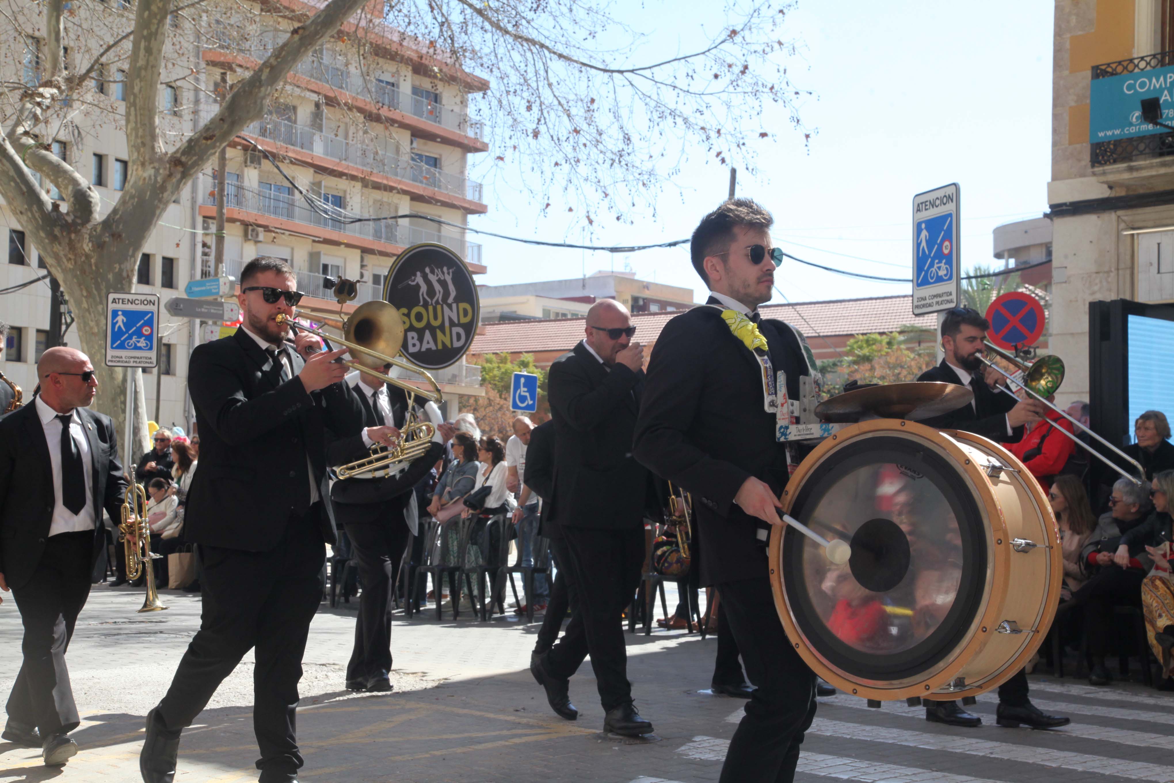 Las Fallas de Dénia se rinden ante la Mare de Déu dels Desamparats