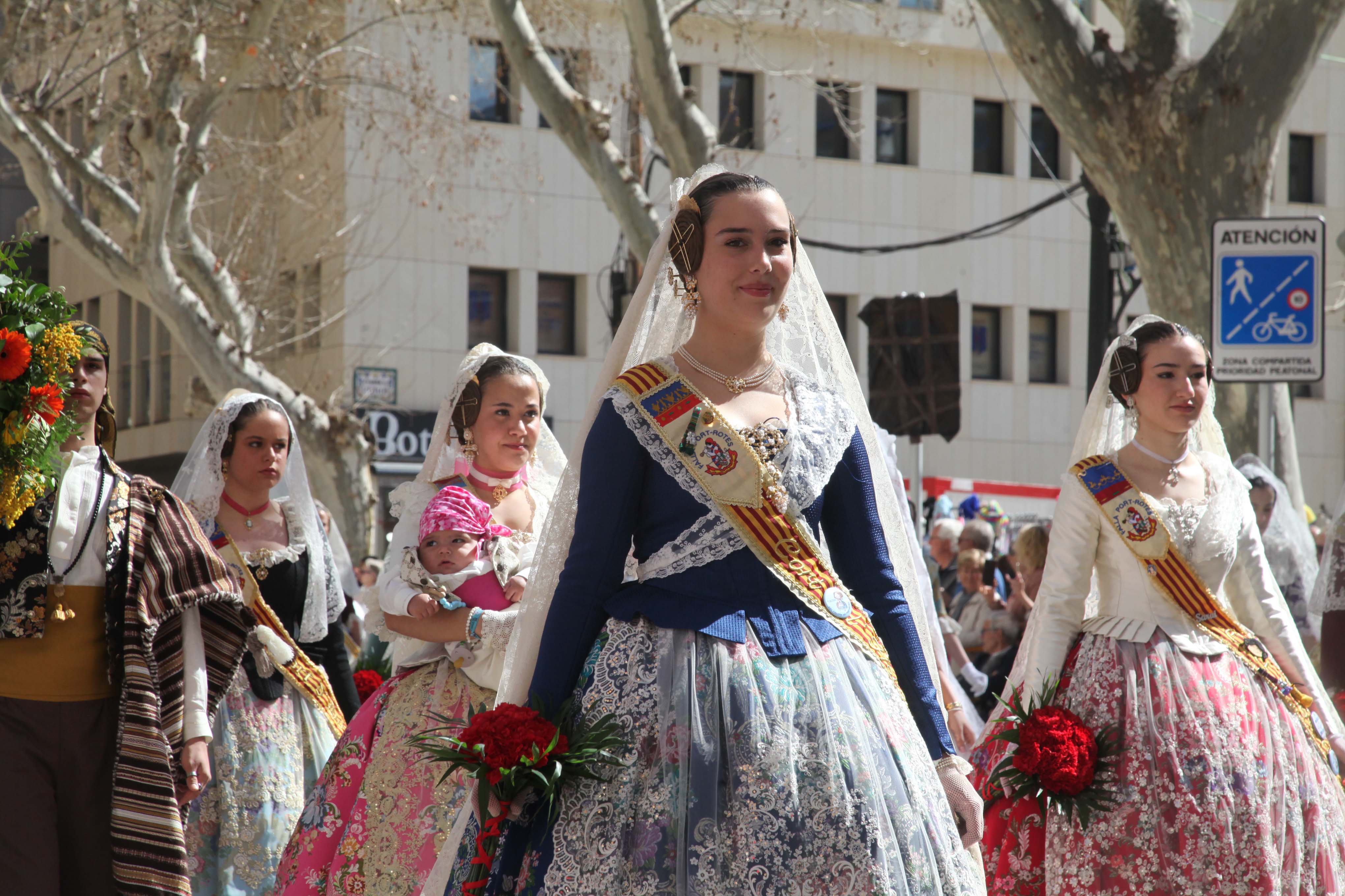 Las Fallas de Dénia se rinden ante la Mare de Déu dels Desamparats