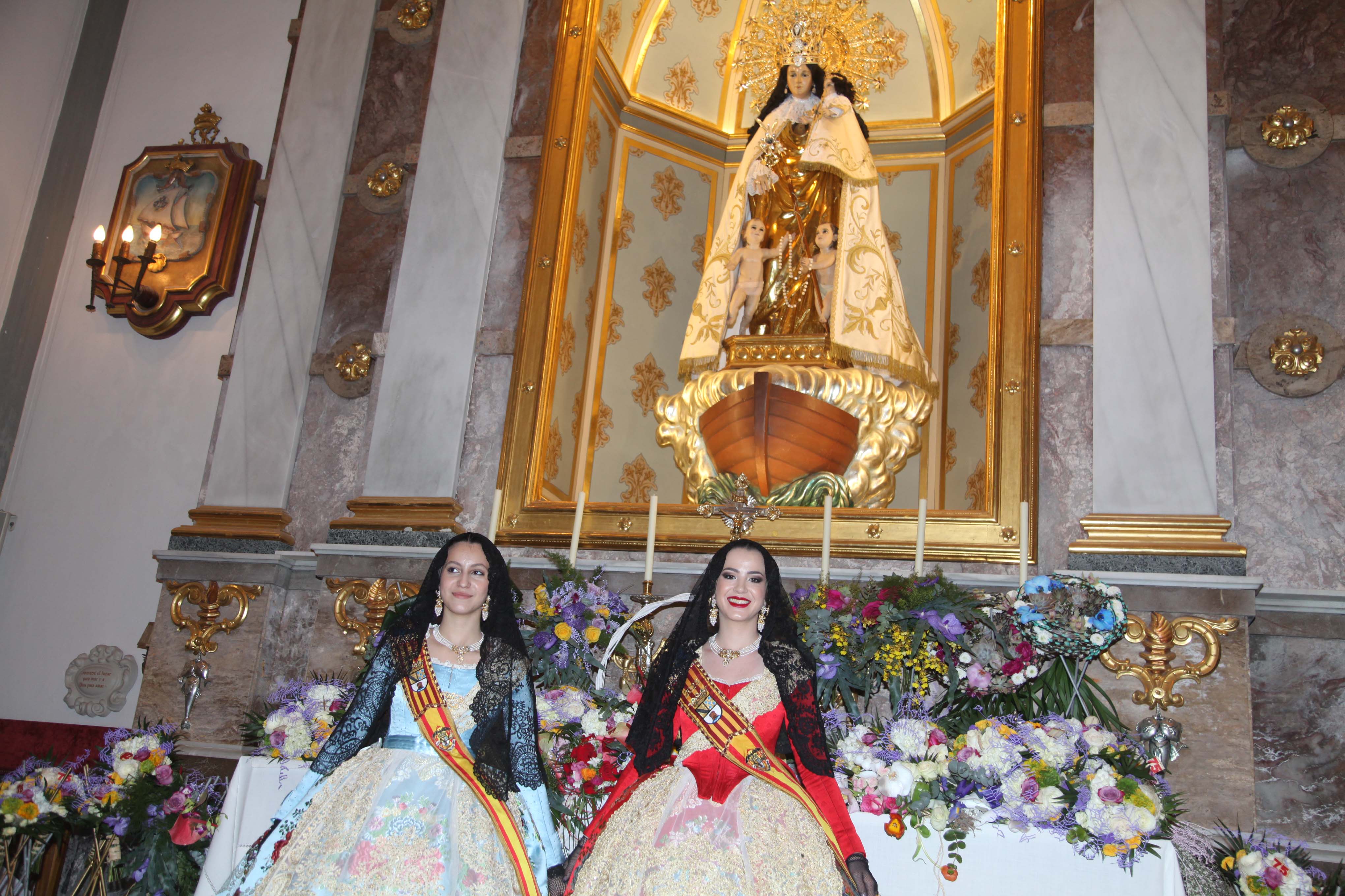 Las Fallas de Dénia se rinden ante la Mare de Déu dels Desamparats