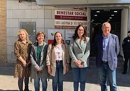 La vicepresidenta Aitana Mas y el alcalde de Dénia, Vicent Grimalt, en el centro de Bienestar Social de Dénia.