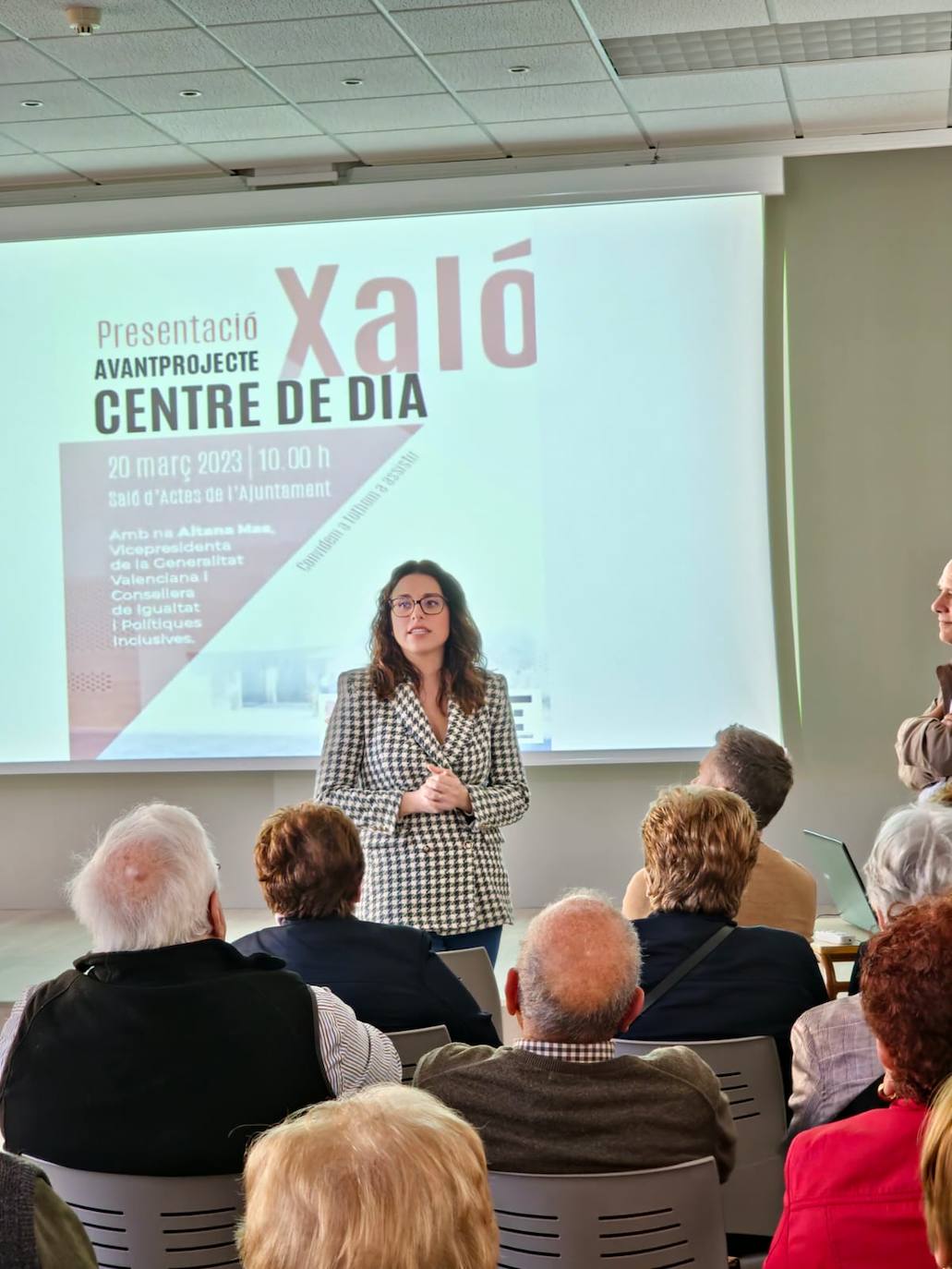 Aitana Mas presenta el Centro de Día de Xaló.