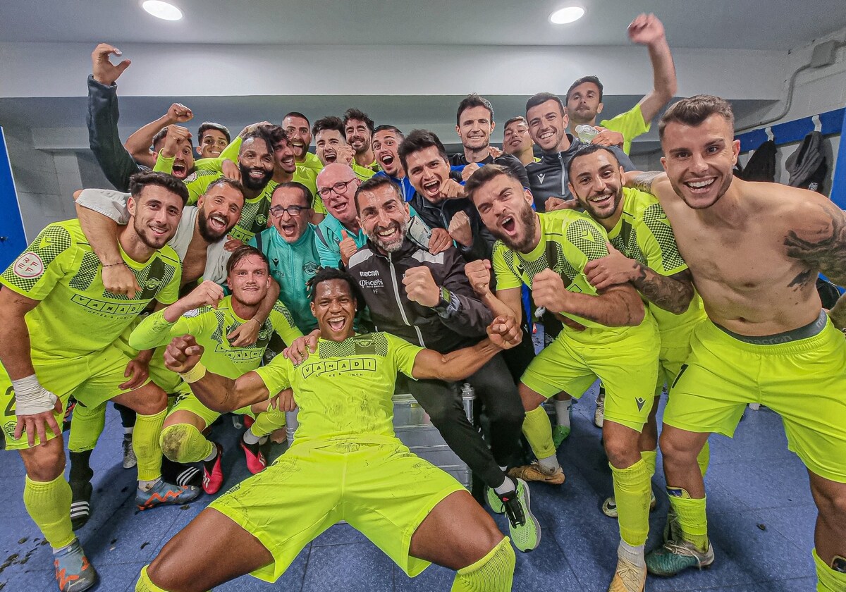 El CF Intercity celebra la victoria en Logroño