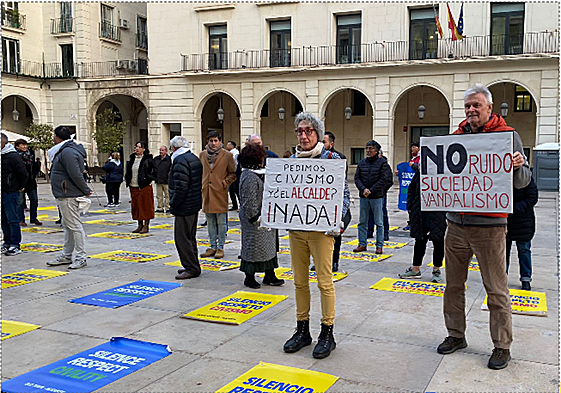 Protesta de vecinos por el ruido en el Casco Antiguo.