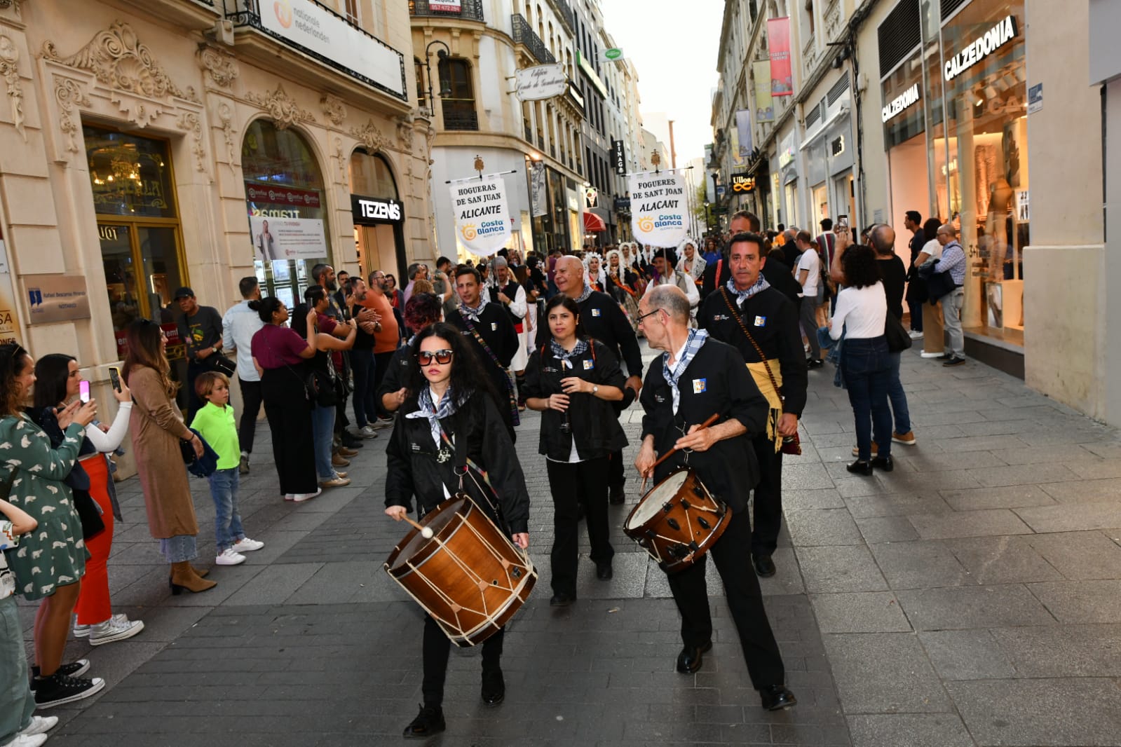 Las belleas promocionana Alicante en el corazón de Córdoba