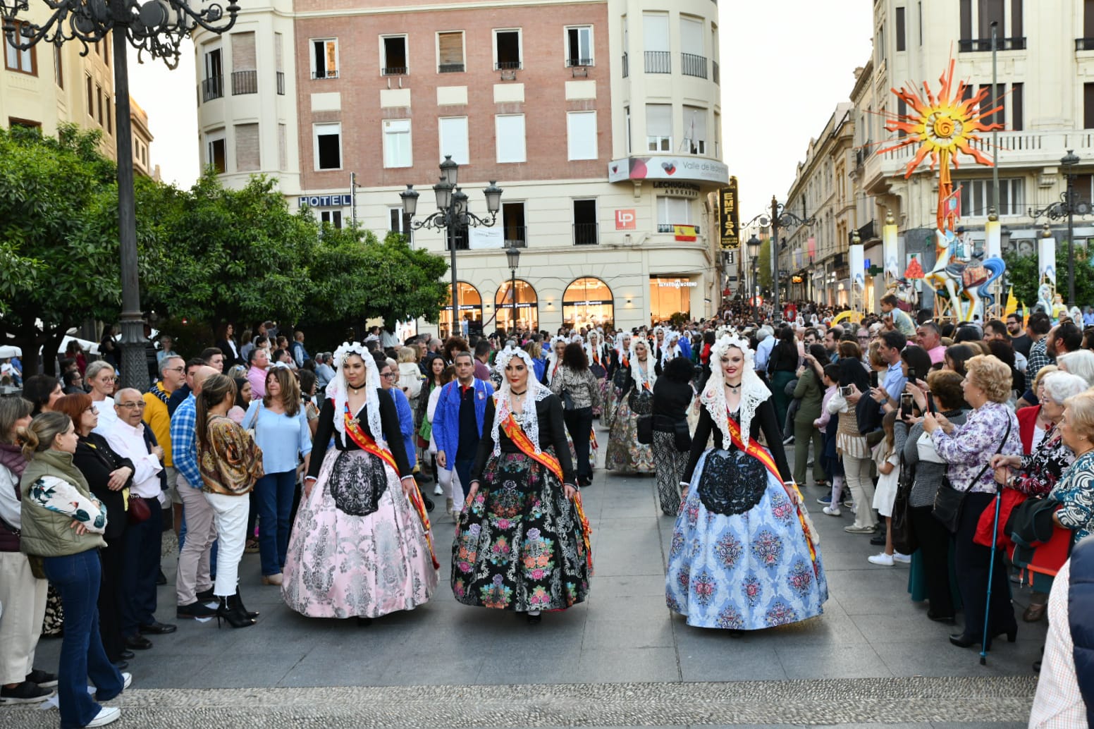 Las belleas promocionana Alicante en el corazón de Córdoba