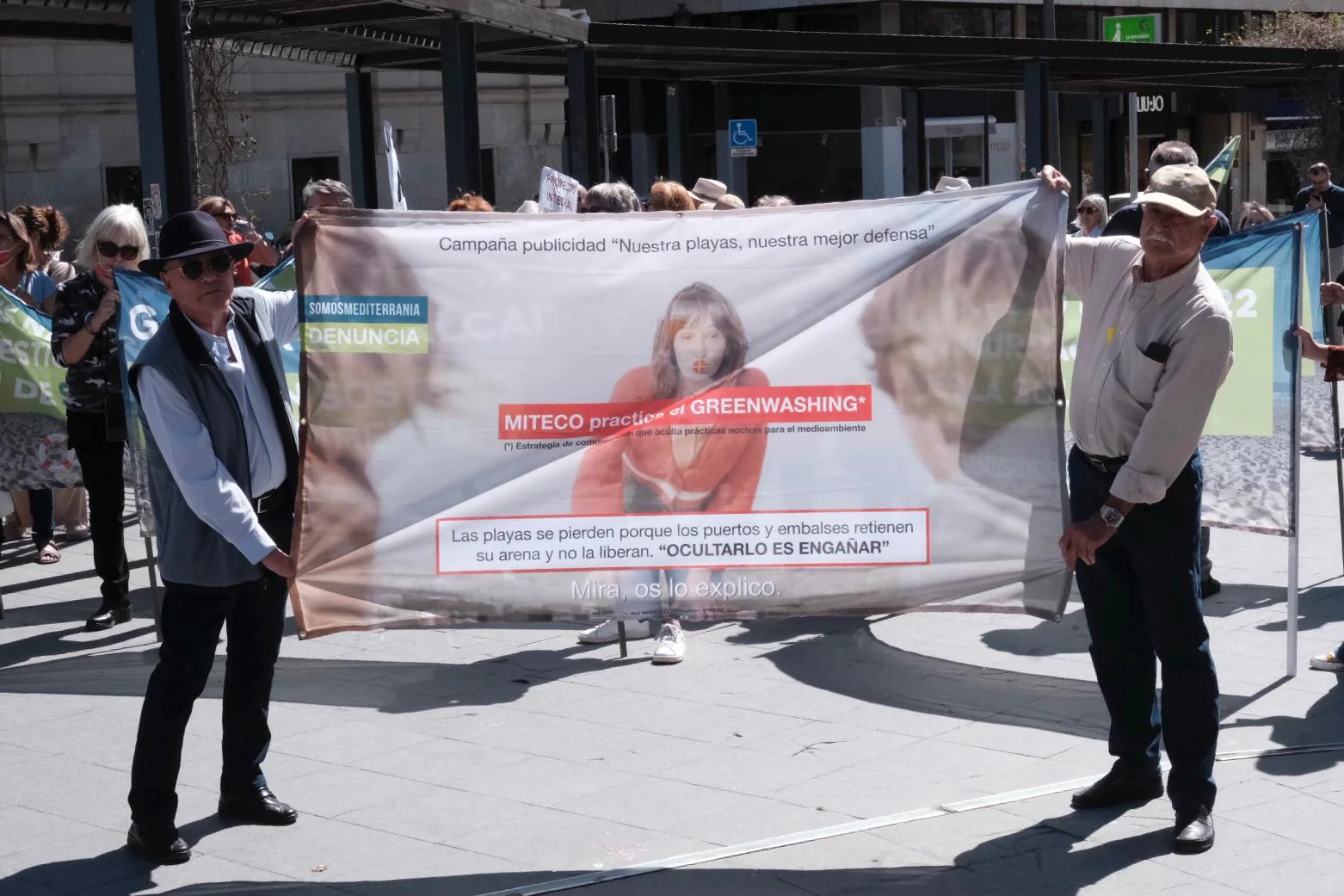 Protesta contra la última campaña informativa del Ministerio de Transición Ecológica