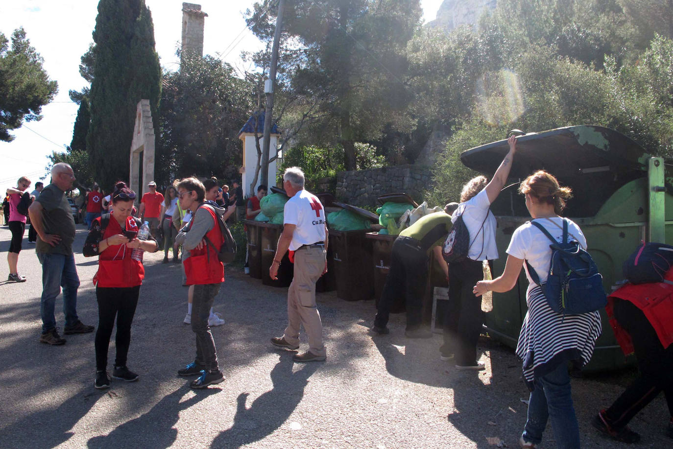 Donde no alcanza la Generalitat, llegan los vecinos